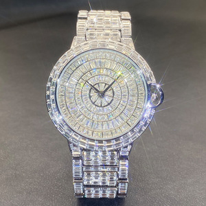 <span class=keywords><strong>2026</strong></span> V375 Uniek Ontwerp Super Glanzende Bling Horloge Volledig Bezette Strass Hip Hop Gouden Luxe Diamantenhorloge voor Dames en Heren - Product Image 1