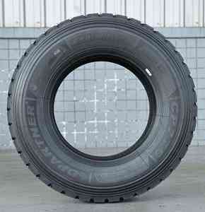 Pneu de camion multi-usages 245/70R17.5 avec un profil de bande de roulement polyvalent pour une utilisation sur des conditions routières variées - Product Image 3