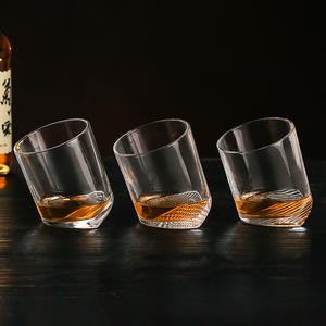 SNW Vente en gros Verre à whisky personnalisé avec logo, Tasse à eau domestique, Verre à whisky à fond incliné - Product Image 1