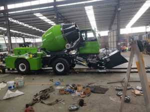 Camion malaxeur à béton autochargeur à 4 cylindres - Product Image 1