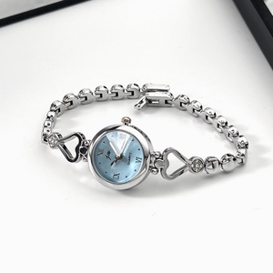 Montre-bracelet pour femme tendance, design cœur, montre à quartz élégante, style bijou - Product Image 1