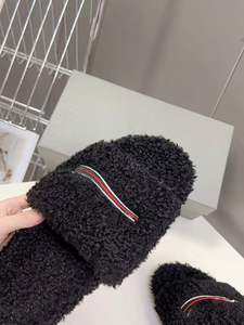 Luxurious High-quality Casual Men's Women's Woolen Warmers Fashionable Embroidery Anti-slip Outdoor Design Cashmere Upper Plush - Product Image 2