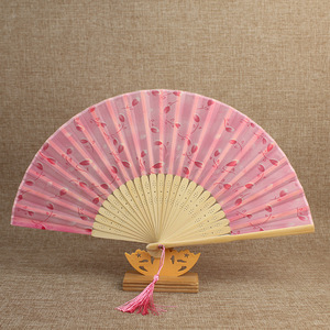 Ventilateurs promotionnels manipulés par bambou de fleur de musique traditionnelle de 21cm avec votre information de société sur la surface imprimée de tissu - Product Image 2