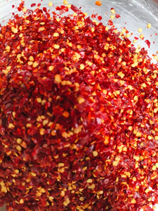 Chiles Rojos Triturados de la Mejor Calidad, en Lascas Naturales, con Fuerte Aroma Picante y Sabor Auténtico para Uso Culinario - Product Image 1