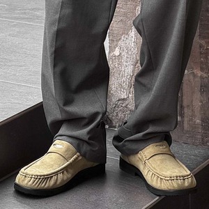 Mocasines retro plisados, elegantes zapatos de hombre para uso formal en negocios, zapatos de cuero cómodos de una pieza con suela ancha y sin cordones. - Product Image 2