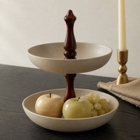 Ensemble de plateaux en bois simples et connectés, plateau à fruits, présentation de desserts pour le thé de l'après-midi à la maison, plateau de service pour les cafés