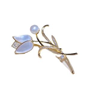 Broche Fleur de Poitrine en Perle d'Eau Douce Akoya Exquise 8-9mm, Tulipe en Nacre Naturelle d'Eau de Mer, Accessoires de Mode en Gros - Product Image 5
