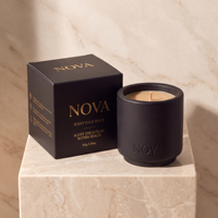 Bougies d'aromathérapie artisanales en pot de céramique de luxe, conçues sur mesure, à base de cire de soja et d'huiles végétales naturelles, senteurs variées, coffret cadeau pour les fêtes de Diwali.
