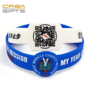 Venta caliente barato diseño personalizado banda de caucho de silicona Debossed tinta lleno de pulsera para deportes - Product Image 2