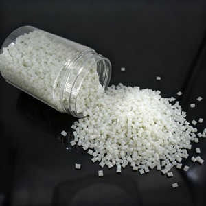 Gránulos de Material de Impresión por Sublimación Térmica, Modificados con PBT al 30%, Fibra de Vidrio Blanca, Marcables con Láser, para Equipos Industriales - Product Image 1