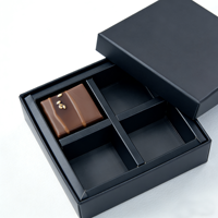 Boîte à chocolat noire de luxe personnalisée avec revêtement doux au toucher, laminage mat, séparateur rigide, aimant décoratif en carton