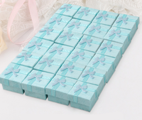 Boîte cadeau en carton rigide de haute qualité, matériaux recyclés, pelliculage mat, ruban gaufré, doublure en éponge, prête à être expédiée