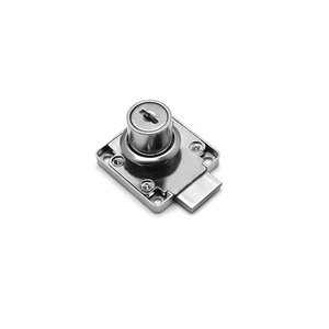 Serrure pour porte coulissante universelle 138 — 22, corps en fer, cylindre en zinc, avec deux clés - Product Image 5