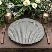 Assiettes de présentation dorées rayées en bambou de 13 pouces, assiettes de dîner polies en plastique acrylique moderne de luxe pour les fêtes scolaires