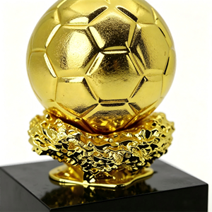 Trofeo di Calcio Personalizzato in Metallo Placcato Oro Stile <span class=keywords><strong>Ballon</strong></span> <span class=keywords><strong>D</strong></span>'<span class=keywords><strong>Or</strong></span> con Base in Cristallo Nero e Logo Inciso, Premio Souvenir per il Calcio - Product Image 5