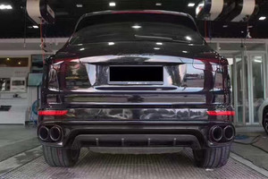 แผ่นกระจายแสงสำหรับรถยนต์ Porsche <span class=keywords><strong>Cayenne</strong></span> 958 <span class=keywords><strong>GTS</strong></span> แผ่นกระจายแสงด้านบนทำจากคาร์บอนไฟเบอร์