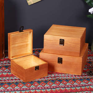 Caja de almacenamiento de madera Mystic Arts con tapa abatible para organizar joyas, exhibir en el escritorio de oficina o como accesorio de cine. - Product Image 1