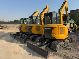 Pour excavatrice sur chenilles 9055F 5.9T avec moteur et PLC pour la construction et l'exploitation minière haute performance - Product Image 5