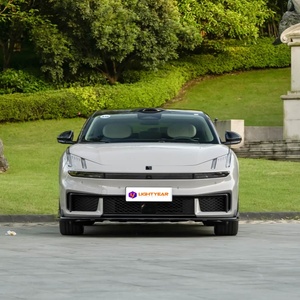 Nouvelle berline électrique LYNK & CO 10 Performance, 925 chevaux, 3,2 s de 0 à 100 km/h, 680 kW, double moteur pour les passionnés de piste - Product Image 3