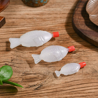 Bouteille jetable personnalisée en forme de poisson pour sauce soja et sauce sushi avec bouchon à vis et impression sérigraphique, en PE de qualité alimentaire