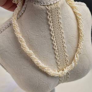 Perles d'eau douce naturelles Wenchi Mini 2 mm, blanches, irrégulières, chaîne torsadée brisée, semi-finies, pour modèles DIY de torsades de pâte frite, modèle 30686 - Product Image 1