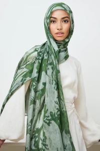 Hijab en jersey Écharpe de qualité supérieure Satin arabe Polyester imprimé modal Hijab en vente - Product Image 2