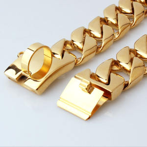 Kit de Collar para Perro de Acero Inoxidable de Alta Resistencia con Eslabones Cubanos de 34 mm, Color Dorado de Lujo, con Correa, Cinturón y Campana Pequeña - Product Image 4
