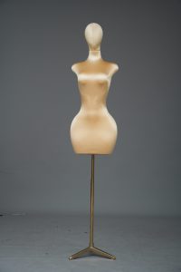 Maniquí de <span class=keywords><strong>Costura</strong></span> de Plástico para <span class=keywords><strong>Mujer</strong></span>, Tallas Grandes, con Caderas y <span class=keywords><strong>Busto</strong></span> Anchos, con Base Dorada, Venta al por Mayor - Product Image 3