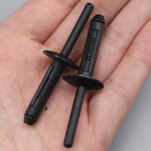 Klip Y Sujecion Automotriz <span class=keywords><strong>Premium</strong></span> PA66 kualitas baik S05 hitam OEM 15614746 klip Automotriz retainer mobil Fiffuser ventilasi keling - Product Image 2