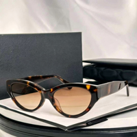 Lunettes de soleil unisexes de haute qualité avec verres dégradés rouges, monture carrée intégrale, protection UV400 pour les activités de plein air et les voyages