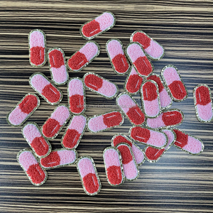 Parche de pastillas rosa con lentejuelas de diseñador personalizado Chenille sublimación <span class=keywords><strong>hierro</strong></span> <span class=keywords><strong>en</strong></span> parches de prensa de calor para bolsas - Product Image 3