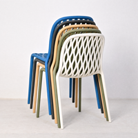 Chaise de salle à manger en plastique PP monobloc moderne, creuse et empilable, pour patio et jardin, vente en gros directe usine, produit phare