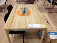 Meubles en bois de fer de table basse en bois/pin bois dalle couleur foncée restaurant table à manger ensemble