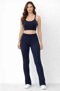 Conjunto de sujetador deportivo y pantalones acampanados — Detalle de diseño: Tirantes finos - Product Image 5