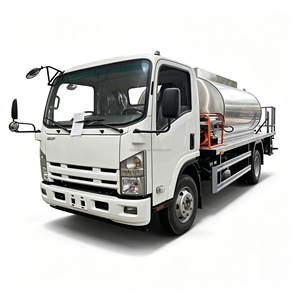 Distributeur d'asphalte pour camion léger de 6000 L avec réservoir chauffant compact et pompe de pulvérisation pour travaux sur routes urbaines et parkings - Product Image 1