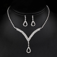 Nouvel Ensemble de Bijoux Complet de Mariée en Strass Goutte d'Eau en V, Collier et Boucles d'Oreilles pour Femmes et Filles, Vente en Gros Tendance