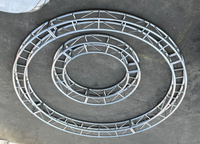 Cadre de scène en alliage d'aluminium avec système de botte de boulon de concert portable avec conception carrée à motif triangulaire pour scène d'affichage DJ