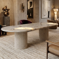 Table à manger en quartzite Patagonia YUANDA, plateau en pierre translucide de luxe avec base à double piédestal cannelé, table moderne en quartzite
