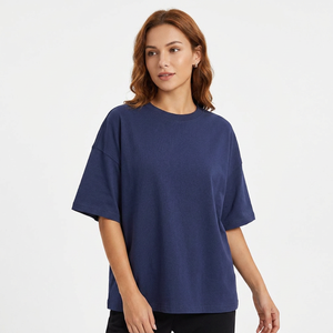 เสื้อยืดคอกลมแขนสั้นผ้าฝ้ายเนื้อหนัก 120 กรัม สีพื้น ทรงหลวม สวมใส่สบาย ไม่ระบายอากาศได้ดี เหมาะสำหรับใส่เป็นเสื้อตัวในหรือใส่ลำลอง มีโลโก้ ปักลายเรียบๆ - Product Image 3