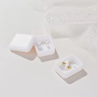 Mini boîte de rangement carrée en plastique pour boucles d'oreilles, avec couvercle transparent blanc, étui à bijoux pour clous d'oreilles, accessoires de piercing au cartilage, emballage