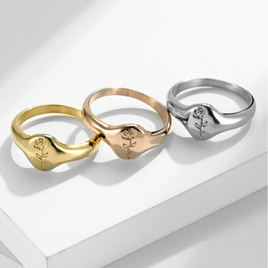 Anillo unisex minimalista, de estilo nicho y único, con estampado floral, anillo de cola de acero de titanio con flor de rosa, joyería para mujer - Product Image 1