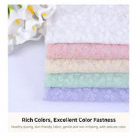 Tissu en maille de nylon floqué à motif floral de fleurs à cinq pétales, tulle tricoté pour robe de mariée, décoration de costume, vente en gros