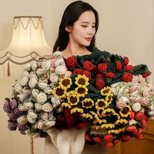 Kit de Manta de Lana Tejida a Mano para DIY, Manta de Ganchillo con Lirios del Valle y Rosas, Transformable en Ramo, Regalo para el Día de la Madre - Product Image 1