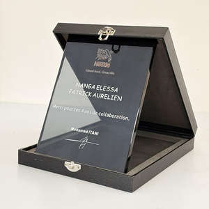 صندوق خشبي أسود قابل للطي مع نقش مخصص، لوحة تذكارية أو جائزة من الكريستال الأسود - Product Image 1