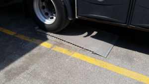 Nouvelle rampe d'accès TMUP haute performance - Construction en aluminium durable, jante en alliage d'aluminium, capacité de charge de 4000 kg, efficace pour l'entrepôt - Product Image 3