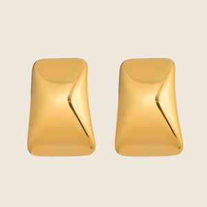 Juego <span class=keywords><strong>de</strong></span> Aretes y Anillo Geométricos <span class=keywords><strong>de</strong></span> Acero Inoxidable con Baño <span class=keywords><strong>de</strong></span> Oro <span class=keywords><strong>de</strong></span> 18K, Diseño Triangular y Cuadrado para Mujer, Minimalista y Versátil - Product Image 2