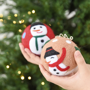 Vente en gros d'ornements de Noël faits à la main en feutre : boules, bonnets de neige, rennes, pendentifs pour sapin de Noël, décorations de fête de fin d'année - Product Image 4