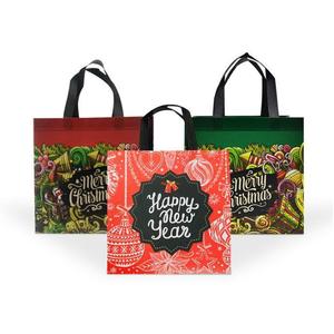 Bolsa de Regalo Navideña de Tela No Tejida Laminada de 30x30x15cm con Impresión por Transferencia de Calor y Logotipo Personalizado - Product Image 4