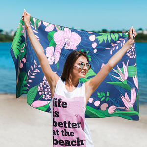 Asciugamano da Spiaggia Personalizzato a Doppio Lato in Pile con Stampa Floreale Tropicale, Asciugatura Rapida, Assorbente, in Microfibra per Nuoto e Bagno - Product Image 1