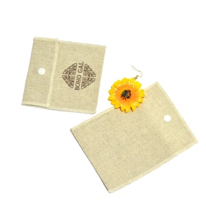 Pochette à bijoux en coton et lin naturel écologique en gros, sac enveloppe à bouton-pression avec logo personnalisé - Product Image 6